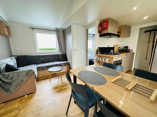 Les Mathes Ski Chalet | Les Charmettes Mobilhome 2 ch Climatisé - Terrasse Totalement Abritée - Locsweethome