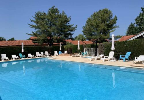 Eugenie-les-Bains Apartment | Les Genêts Studio & Piscine