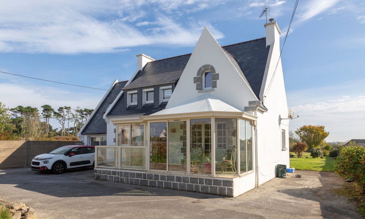 Plogoff House | Les hortensias between land and sea - room