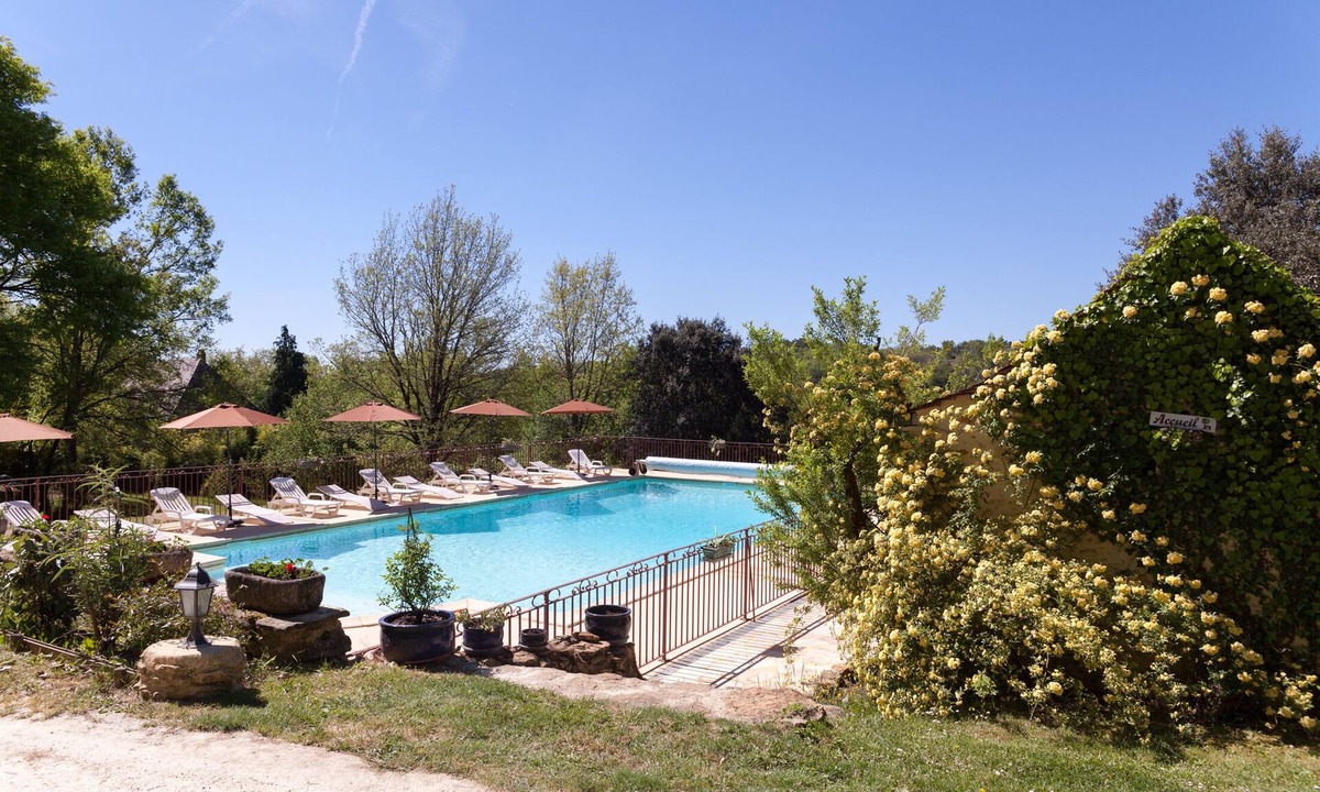 Sarlat-la-Caneda Ski Chalet | Les Ormes: chalet and swimming pool surrounded by nature in Sarlat itself