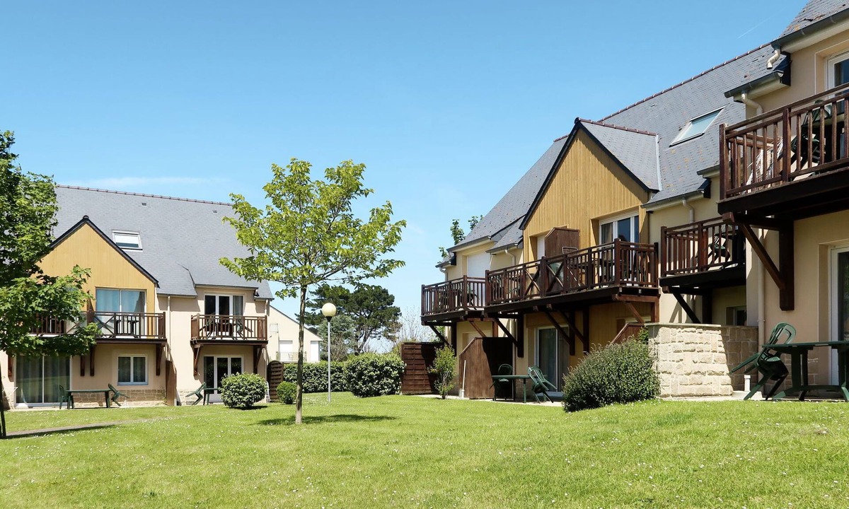 Saint-Briac-sur-Mer Apartment | Les Roches Douvres 24 by Interhome