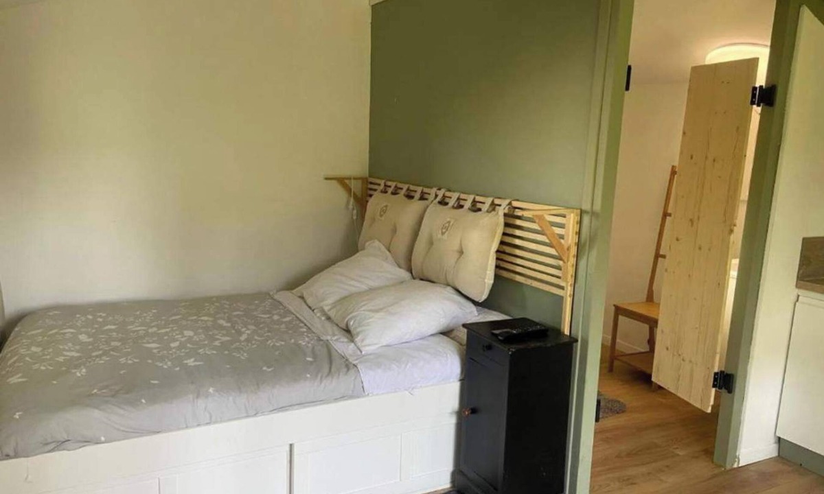 Perros-Guirec Ski Chalet | Les Studios de la Côte Roz: Solo Traveler, Garden