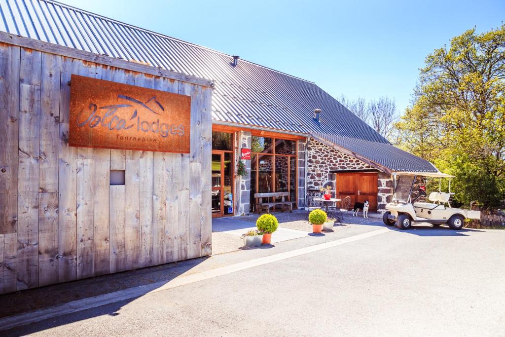 Saint-Pierre-le-Chastel Hotel | Les Volca'lodges de Tournebise