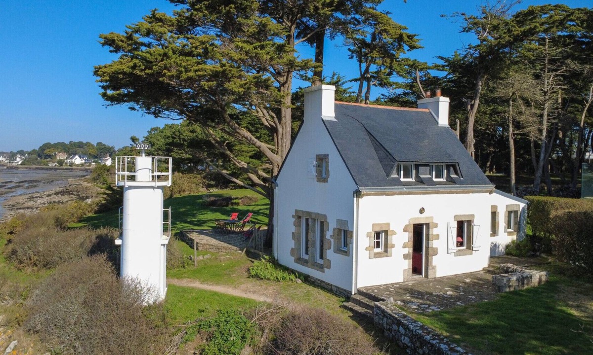 Saint-Philibert Ski Chalet | Lighthouse cottage 3* – exceptional seaview