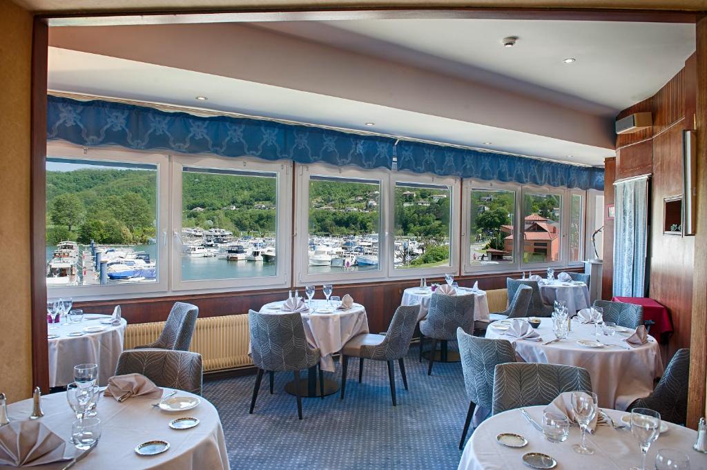 Les Roches-de-Condrieu Hotel | Logis Hôtel Le Bellevue