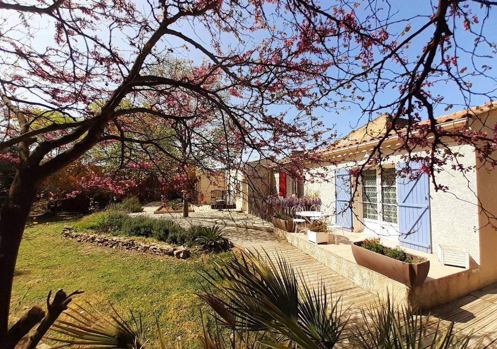 Uchaud Hotel | Logis Hôtel Restaurant Le Clos des Capitelles