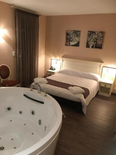 Mirepoix Hotel | Logis Hôtel restaurant Les Minotiers