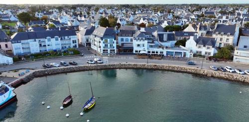 Plobannalec-Lesconil Hotel | Logis Hotel Du Port