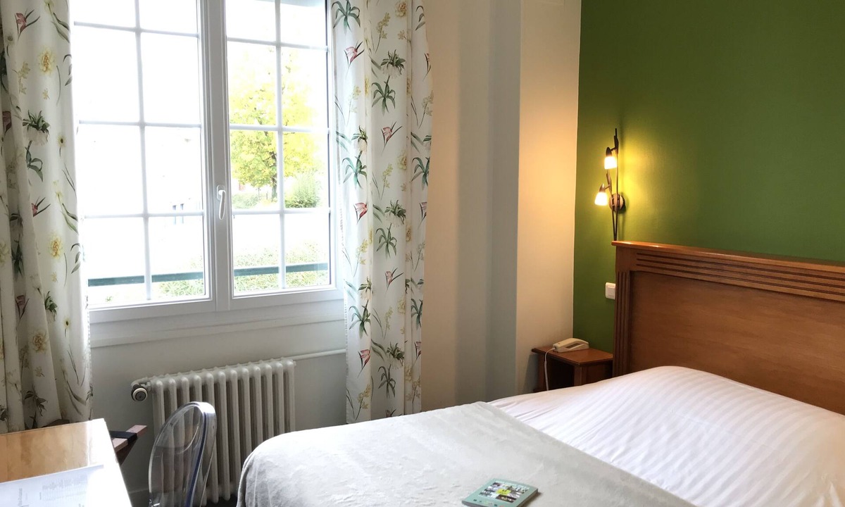 Neufchatel-en-Bray Hotel | Logis Les Airelles