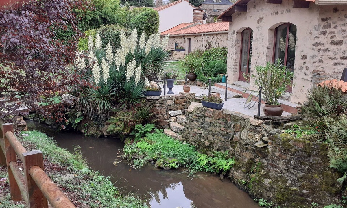 Saint-Laurent-de-la-Salle House | Longère Vendéenne, Gîte in an old water mill.
