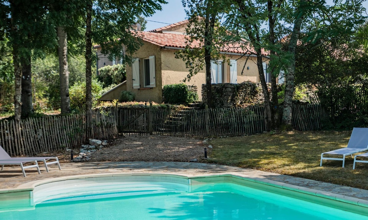 Serignac House | Lovely gite with large garden and private pool