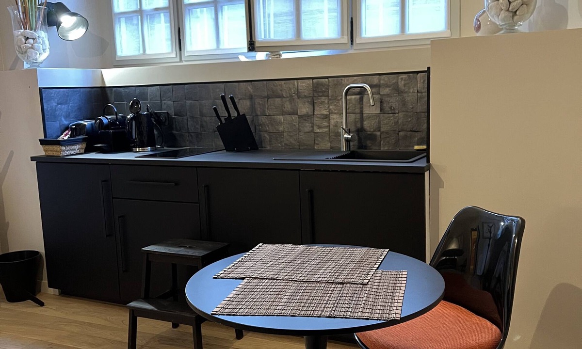 Clermont-Ferrand Apartment | Lucas II Appartement 35 m2 Hôtel Particulier XII eme Siecle