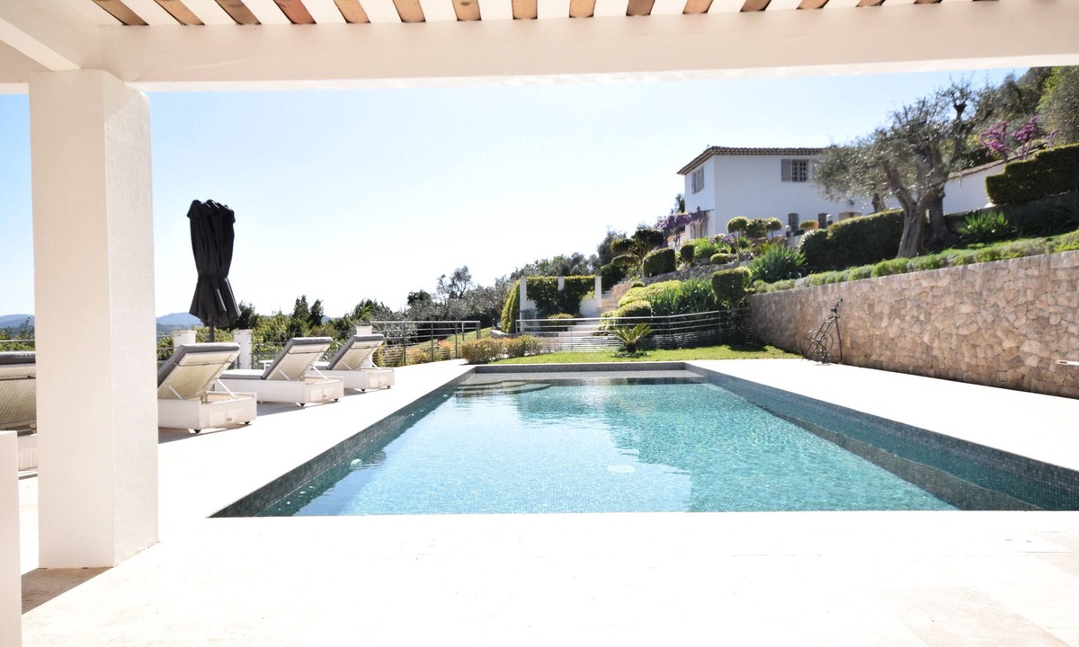 Grasse House | Luxurious and comfortable house with wonderful views and large swimming pool