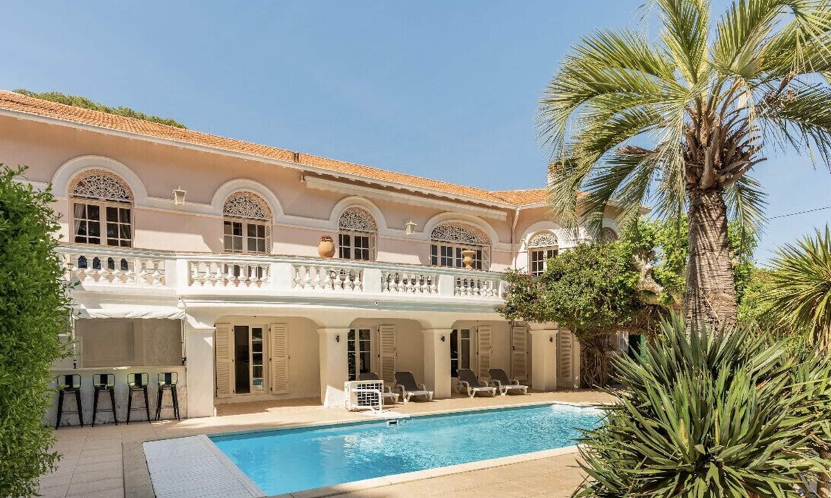 Le Dramont Villa | LUXURIOUS VILLA SWIMMING POOL, PRIVATE ACCESS DIRECT TO BEACH 24 pers St Raphael