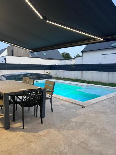 Erdeven House | Ma Bro - ERDIVINES