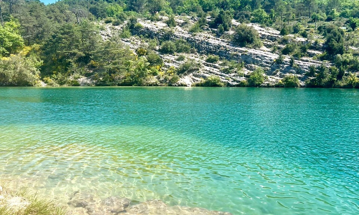 Esparron-de-Verdon Apartment | Magnificent studio terrasse overlooking lake esparron 4 pers.