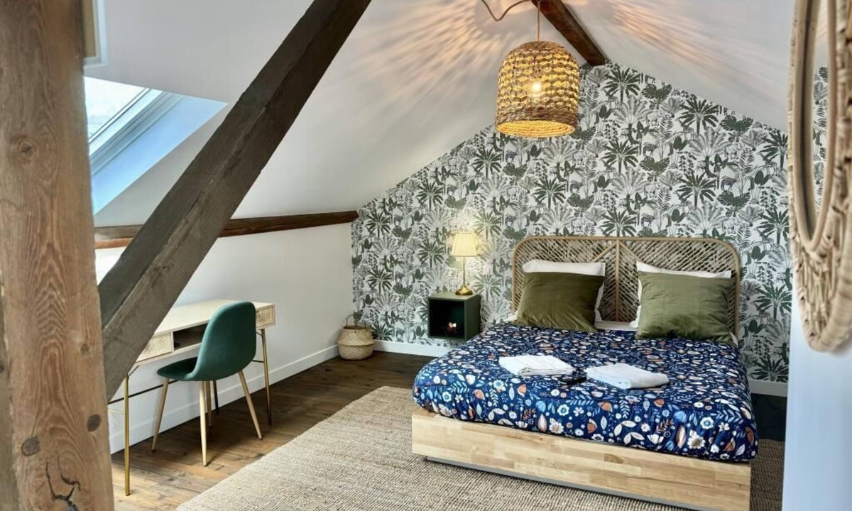La Gare Apartment | Magnificent spacious/air-conditioned Studio "3 Pradelle".