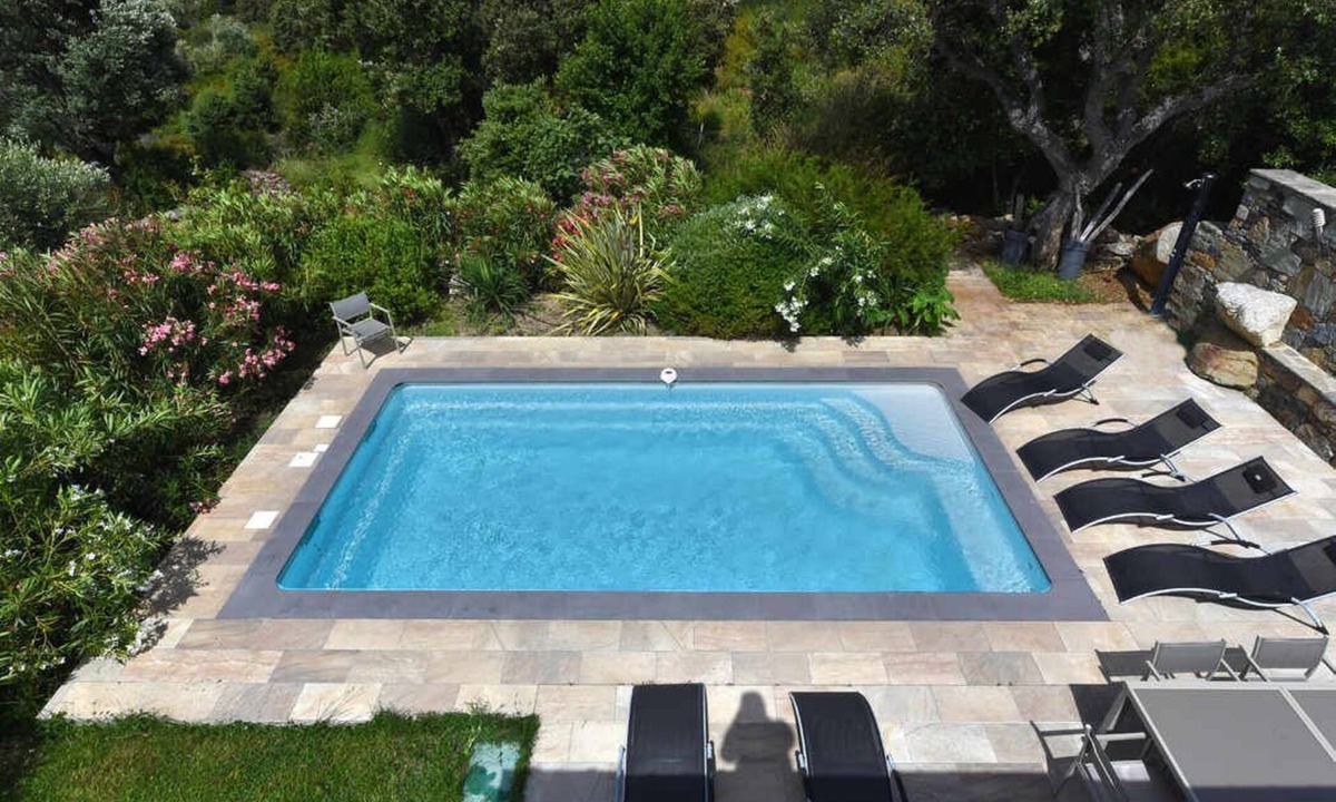 Braccolaccia Villa | Magnificent villa with heated pool, 900 metres from Farinole beach