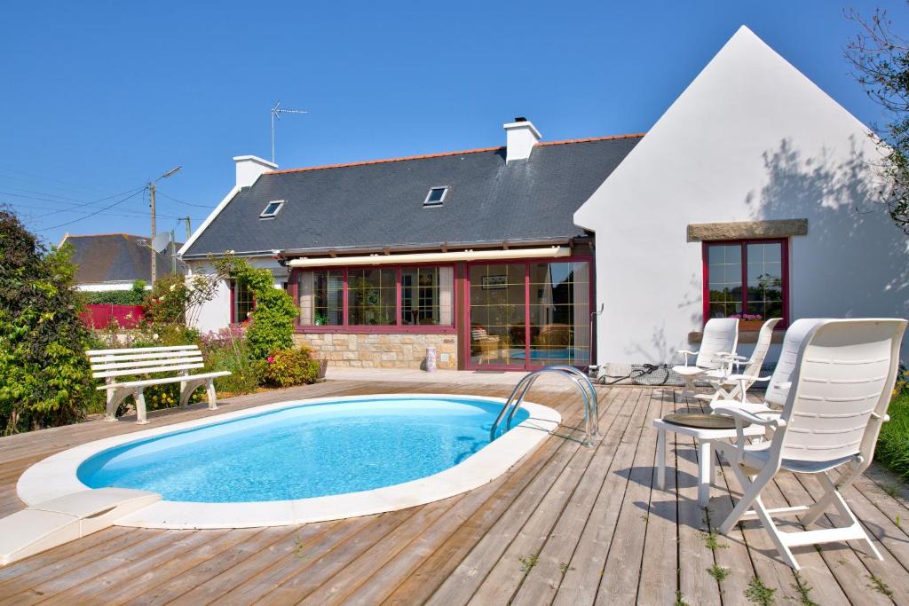 Plomeur House | Maison avec piscine pour 4 adultes, 2 enfants