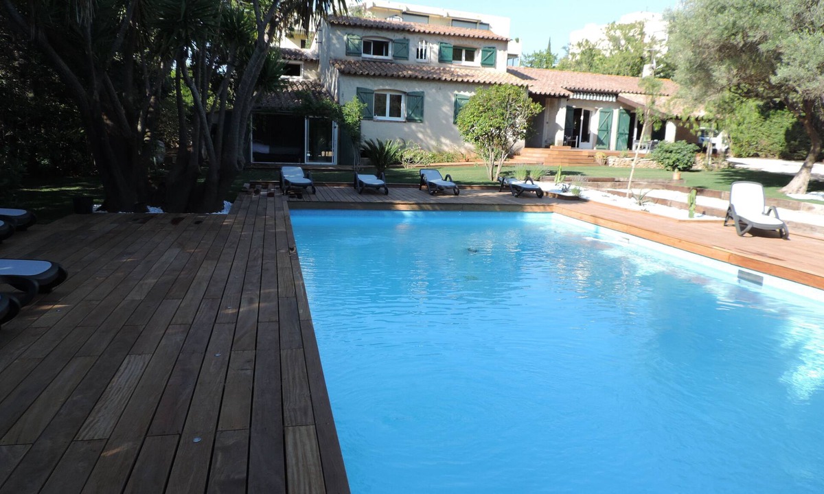 Sanary-sur-Mer House | MAISON CODREY 16 Personnes CENTRE SANARY 10 mn walk from pedestrian streets