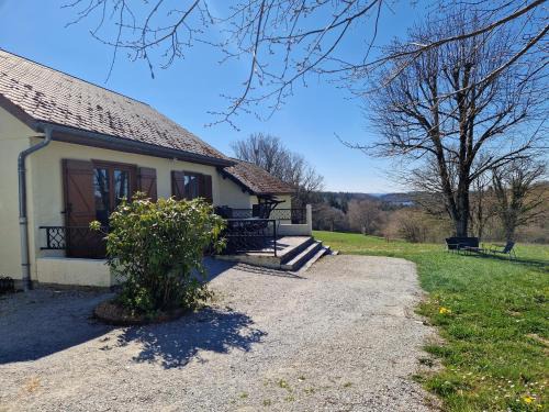 Liginiac Apartment | Maison cosy et nature avec vue sur le lac de Neuvic