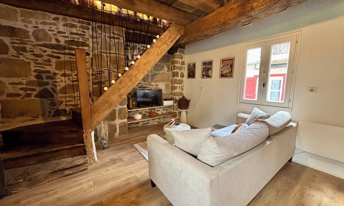 Donzenac House | Maison d'Autrefois - Typique - 4 pers. - Dans le bourg de Donzenac