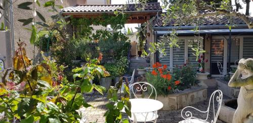 Romans-sur-Isere Bed & Breakfast | Maison d'Hôtes Le 6 Bis