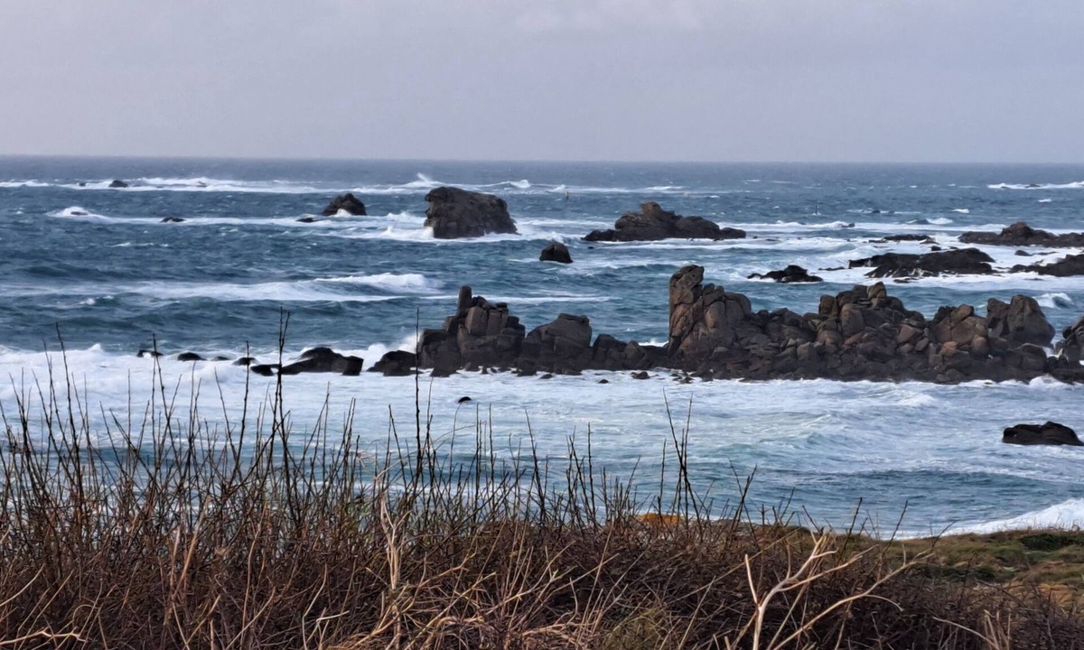 Lanildut House | Maison Dans Impasse, vue mer D'iroise et île D'ouessant de L'étage. Proche Gr34