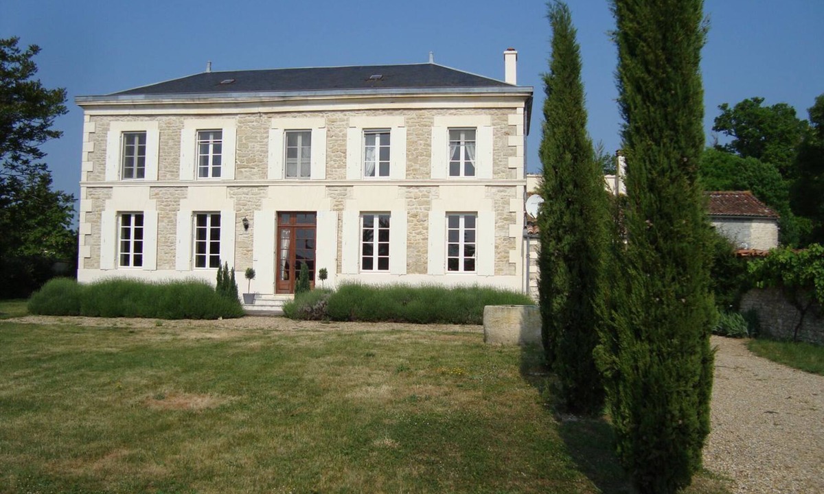 La Jarrie-Audouin House | Maison de Charme, 4 Chambres, Grand Jardin et Piscine Privée