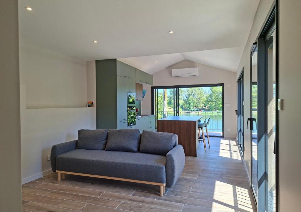 Saint-Pierre-de-Boeuf House | Maison du Bord du Rhône