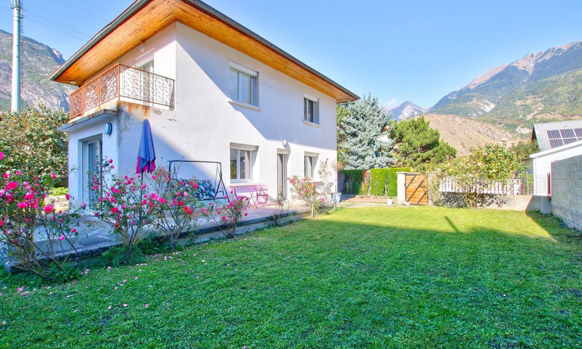 Saint-Jean-de-Maurienne House | Maison Individuelle de 120m² Avec Jardin