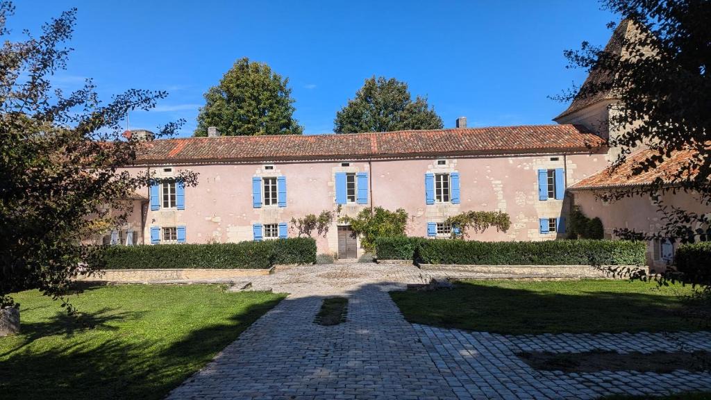 Saint-Sulpice-de-Roumagnac Bed & Breakfast | Maison Nathis