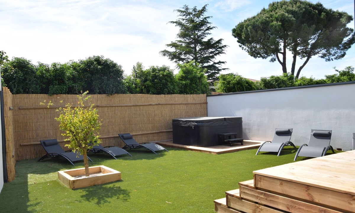 Saint-Just House | Maison Grenadier, Climatisee Avec Terrasse, Jardin ET Jacuzzi Prive