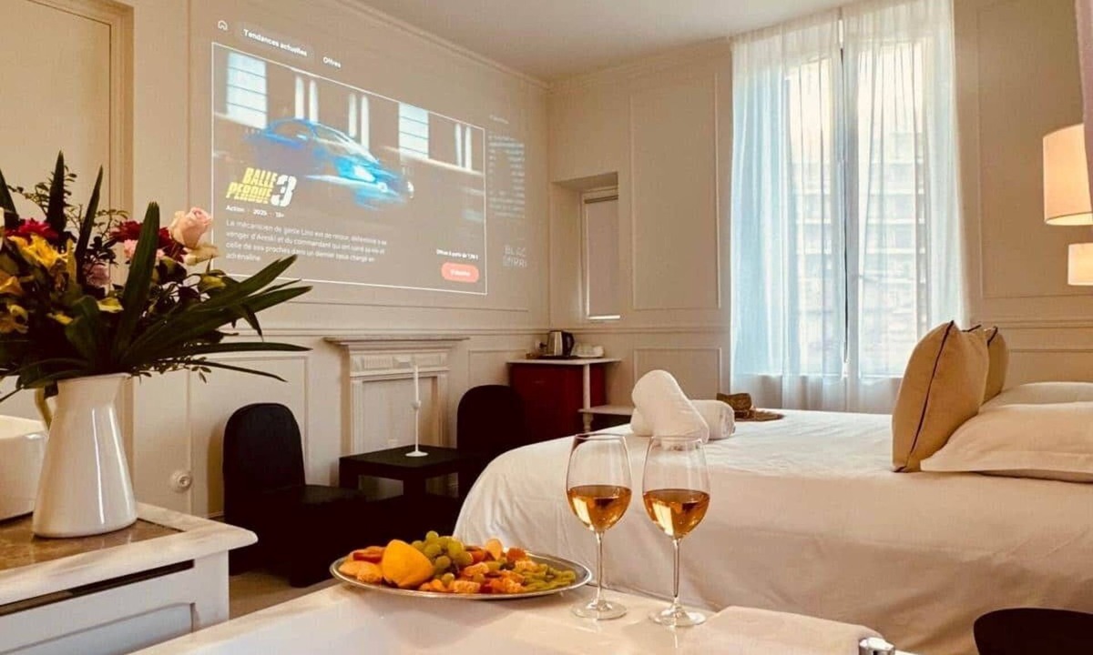 Prado - Republique House | Maison LYO - "Lys" Romantic Luxury Suite
