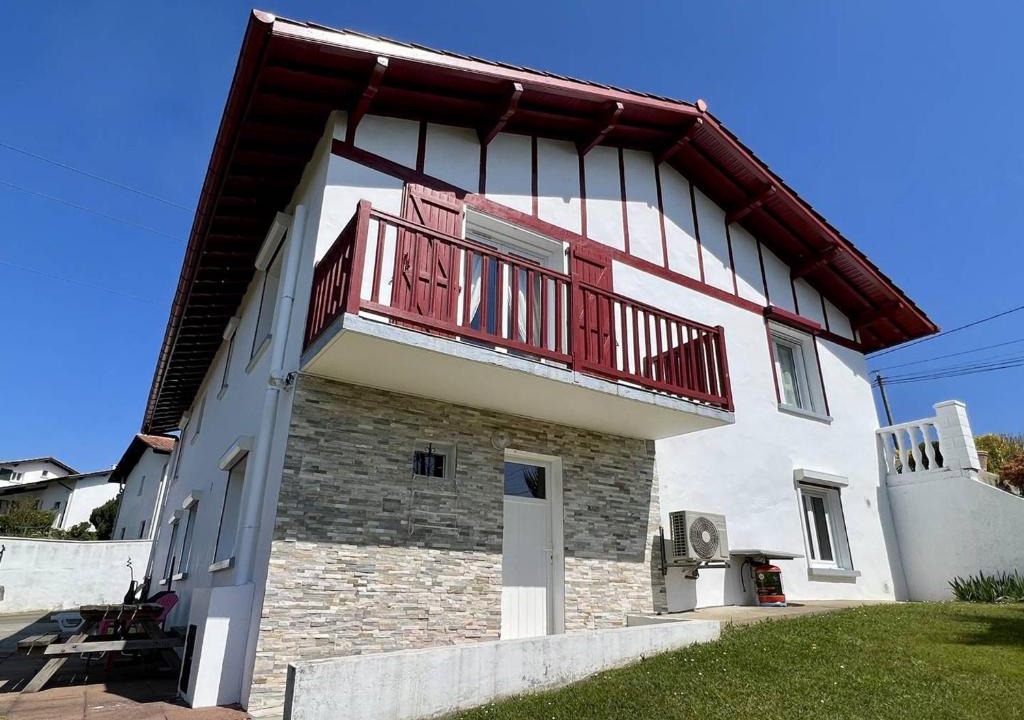 Ustaritz Apartment | Maison T3 à Ustaritz avec Terrasse et Parking - FR-1-495-7
