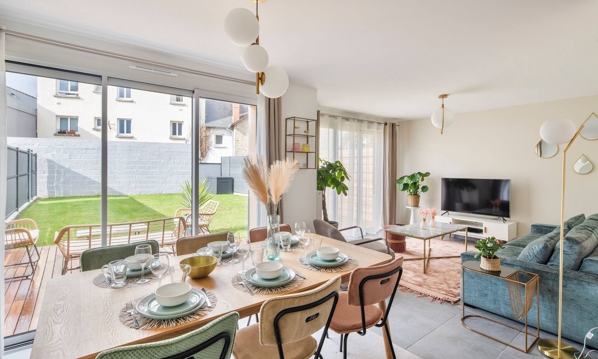La Madeleine House | Maison Twin Sister - Five Bedroom House, Sleeps 10