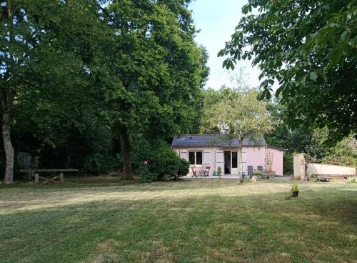 La Couyere House | Maisonnette à la campagne