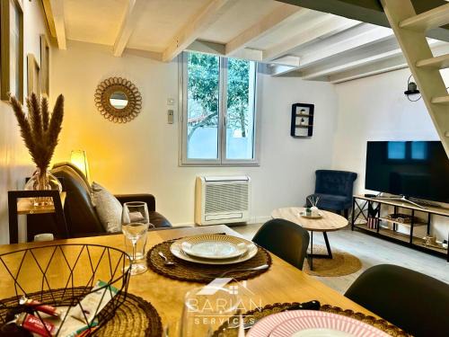 La Rochelle House | Maisonnette avec climatisation et cour - ménage et linge inclus