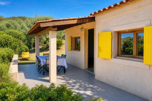 Residences du Golfe de Lava Apartment | Maisonnette climatisée à 150 m de la plage Golfe de Lava APPIETTO