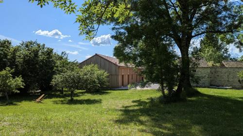 Montcuq-en-Quercy-Blanc Apartment | Mas Labrugade