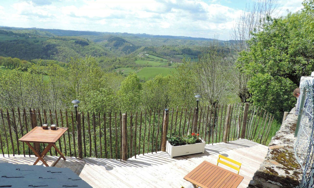 Mur-de-Barrez House | Medieval charm meets valley views in Aveyron