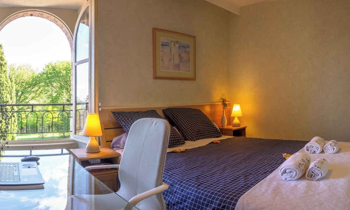 Auch Bed & Breakfast | Middle room with shared bathroom