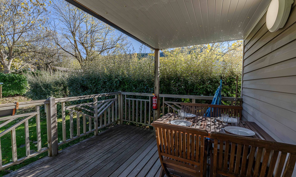 Roquefeuil House | Mobile Home 'Climatisé 4 Pers' with Shared Terrace, Private Garden and Wi-Fi