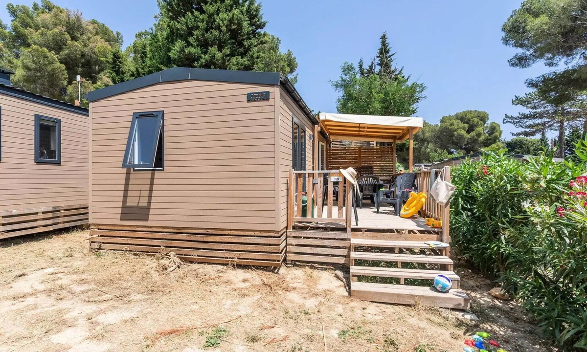 La Garde-Freinet House | Mobile Home | Comfort | 3 Bedrooms | 6 Guests | Raised Deck | A/C