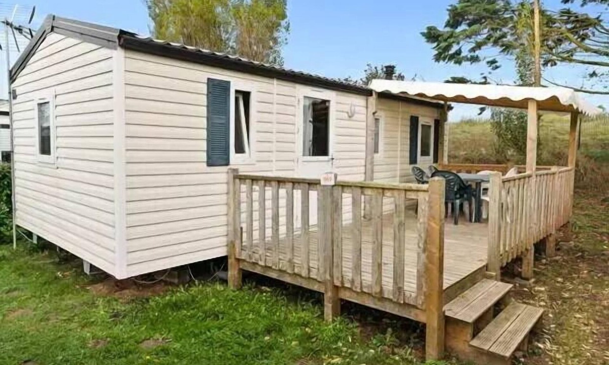 Monterblanc House | Mobile Home | Comfort | 3 Bedrooms | 6 Guests | Raised Deck