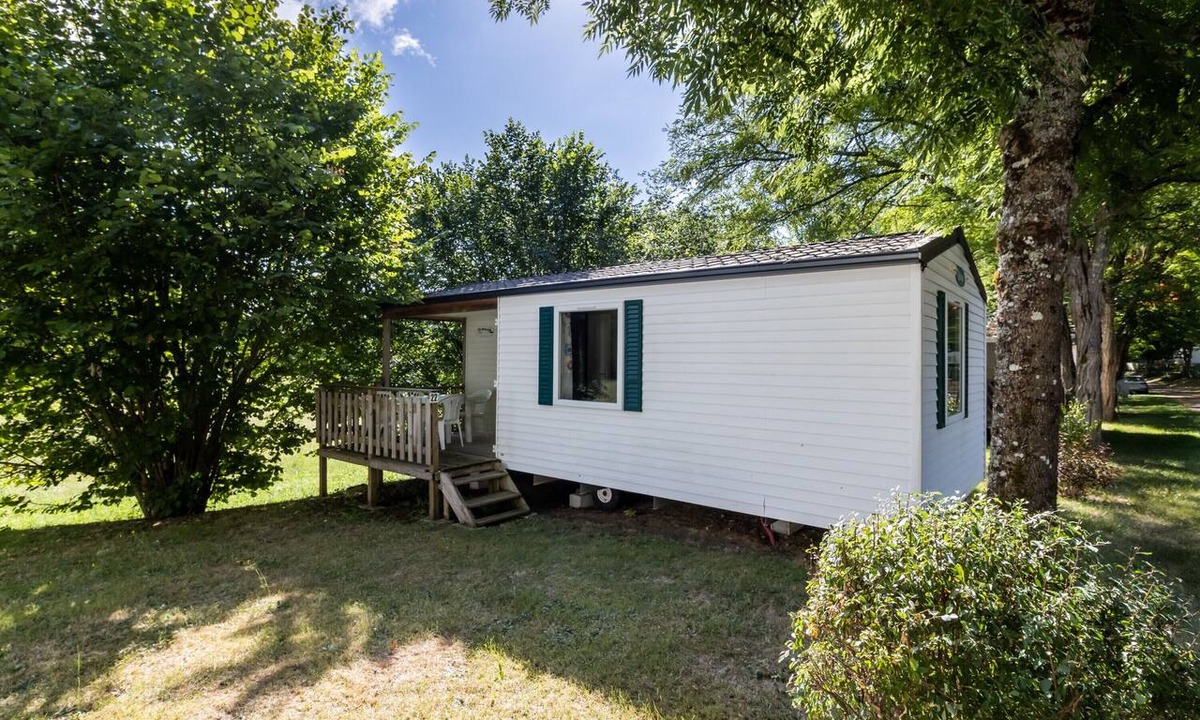 Saint-Pompont House | Mobile Home 'Du Soleil' with Shared Pool, Private Terrace and Wi-Fi