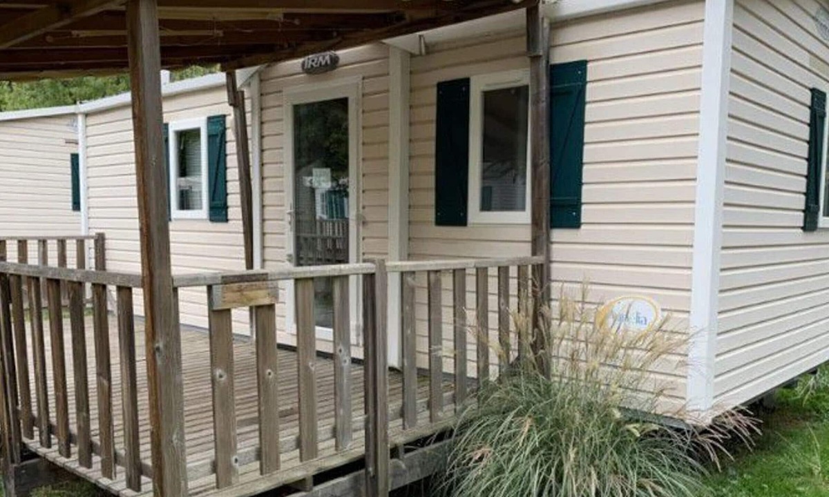 Banes House | Mobile home for 5 with terrace in Argences-en-Aubrac