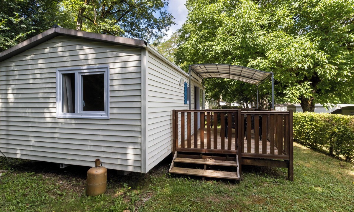 Saint-Pompont House | Mobile Home 'Le Chene' with Shared Pool, Private Terrace and Private Garden
