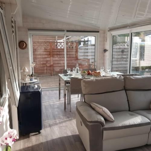 Pont-l'Abbe Ski Chalet | Mobile Home on a Residential Campsite