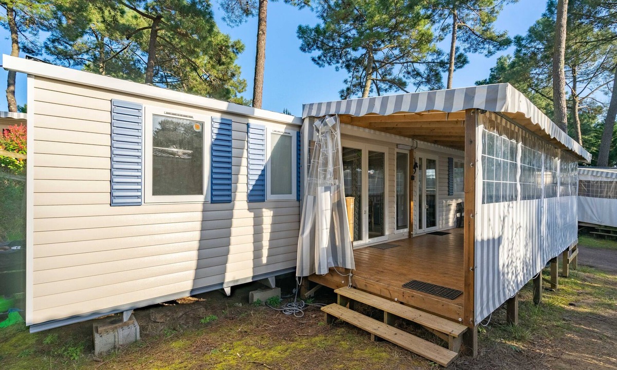 Les Mathes House | Mobile Home 'Siblu Bonne Anse Mobilhome 510' with Private Terrace and Air Conditioning